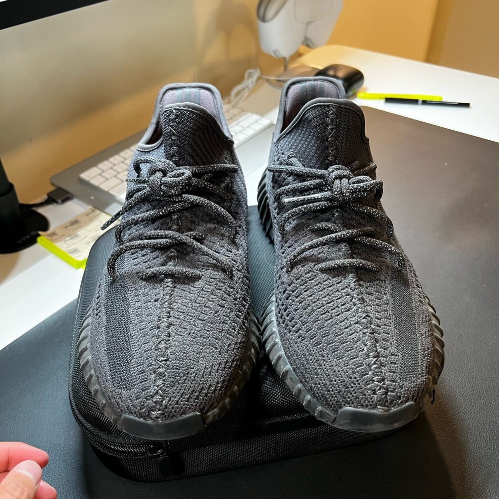 Yeezy 350 V2 black